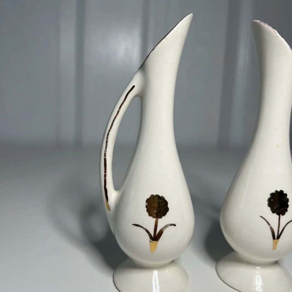 Vintage Mid-Century Atlantic Mold Long Neck Decorative Pitcher Vase‎